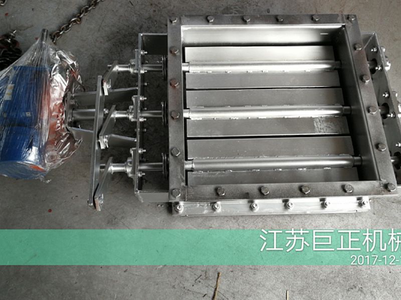 方形擋板門（寬4m）準(zhǔn)備就緒，待發(fā)貨了